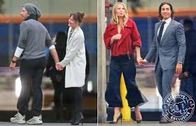 Is dakota johnson newly engaged? Dakota Johnson And Chris Martin Hold Hands At Ellen Degeneres Party People Com