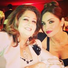 وظهرت ملامح الحزن على وجه جيهان علامة، وهوالظهور الأول لها بعد وفاة والدها. Ø¨Ø§Ù„ØµÙˆØ± Ø±Ø§ØºØ¨ Ø¹Ù„Ø§Ù…Ø© Ù…ØªØ¬ÙˆØ² Ø§Ù†Ø¬Ù„ÙŠÙ†Ø§ Ø¬ÙˆÙ„Ù‰ Ø£Ø²Ø§Ù‰ Ø§Ù„Ù…ÙˆÙ‚Ø¹ Ù†ÙŠÙˆØ²