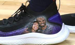 Joel embiid & la lakers pay tribute to kobe bryant with customized shoes & more 1 year after his death 01/28/2021 a year after losing one of their most iconic players, the la lakers paid tribute to kobe bryant in his hometown against the philadelphia 76ers and star joel embiid led the salutes from the sixers side Steph Curry Joel Embiid Wear Special Kobe Bryant Tribute Shoes