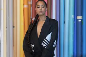 Léna situations est l'une des youtubeuses françaises les plus connues. Lena Situations Devient Egerie D Adidas En France Et Change Le Logo De La Marque