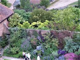 Check spelling or type a new query. Walled Garden Ein Garten Hinter Hohen Mauern Nachgeharkt