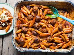 Benedetta rossi è una delle più famose food blogger italiane. Pasta Al Forno Svuotafrigo La Ricetta Etica Di Benedetta Rossi Che Impazza Sui Social Cook