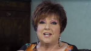 Le canzonissime di orietta berti. Orietta Berti Gaffe A Italia Si Marco Liorni La Corregge Selfie Lanostratv