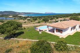 Sardinien ist mit einer fläche von 24090 km² und rund 1,7 millionen einwohnern nach sizilien die zweitgrößte insel im mittelmeerraum und liegt zwischen frankreich und italien, südlich von korsika. Sardinien Bungalows Ferienhauser Und Ferienwohnungen Zu Vermieten Sardafit Ferienhauser Auf Sardinien