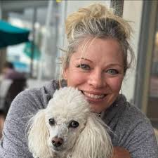 What is the ideal width for a horse barn aisle?