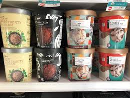 Milkfat and nonfat milk, sugar, corn syrup, high fructose corn syrup, stabilizer vegetable mono & diglycerides, vegetable gums (carob bean gum, guar gum), calcium sulfate, polysorbate 80, carrageenan, pasteurized egg yolks, color (annatto and turmeric), salt and pure vanilla extract. New Publix Ice Cream Sizes I Like The Branding And That S About It Publix