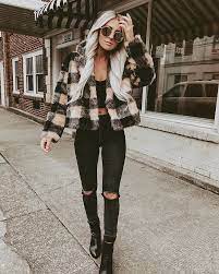 White Touches To Winter Whiteoutfits Winteroutfits Winteroutfitideas Beltbag Bumbag Womanfashion Fashionout Casual Winter Outfits Fashion Trendy Outfits