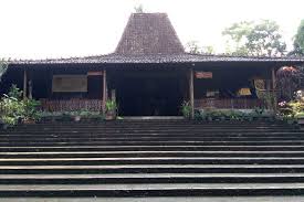 Namun, bahan pembuatan rumah joglo jawa timur lebih mahal yaitu menggunakan kayu jati. Rumah Joglo Jawa Tengah Halaman All Kompas Com