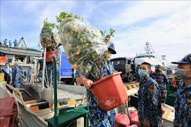 Các ca khúc của mùa xuân cũng trên không khí ấy mà được viết nên, để chuyển tải thông điệp yêu thương ấm áp và không khí vui tươi của phút giây đoàn viên cùng tất cả những người bạn. Táº¿t Sá»›m á»Ÿ TrÆ°á»ng Sa