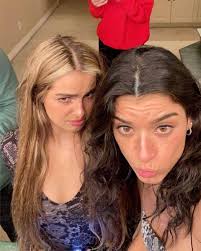 Rajai TikTok, 10 Potret Kebersamaan Addison Rae dan Dixie D'Ameli