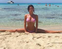 La ballerina di amici ha sostituito belen rodriguez nella trasmissione comica condotta da paolo ruffini. Lorella Boccia Bikini Super Sexy E Acrobazie Mozzafiato Che Rivelazione Tiscali Spettacoli