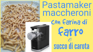 Naturalmente voi potete sbizzarrirvi o semplicemente utilizzare una comunissima farina 00. Pastamaker Viva Collection Maccheroni Con Farina Di Farro E Succo Di Carote Youtube