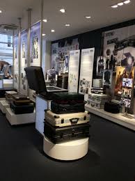 Rimowa Store Hamburg Neuer Wall 10 20354 Hamburg Tel 49 0 40 30039160 Opening Hours Mon Fri 10 00 Am 19 00 Pm Sat 10 00 Am 18 00 Pm Shoph
