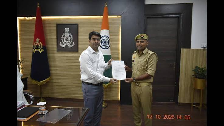 Constable saves elderly man with CPR, earned police chief's commendation | Lucknow News - The Times of India