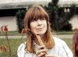 Nas minhas pesquisas por ícones de estilo comecei a sentir falta de alguém que pudesse falar diretamente comigo e que tivesse uma leitura bacana do estilo da brasileira. Rita Lee Rita Lee Jovem Rita Lee Mutantes Rita Lee Jones