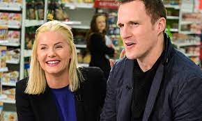 Elisha ann cuthbert phaneuf (born 30 november 1982) is a canadian actress and model. Elisha Cuthbert Fires Back At Nhl Haters On Instagram