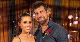 Katie thurston 's journey to find love on the bachelorette is coming to a close — and she has a big decision to make about who should receive her final rose. Dckgweqajac0nm