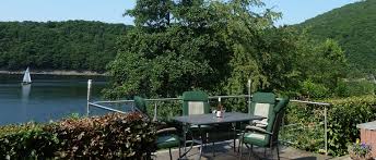 Windfinder specializes in wind, waves, tides and weather reports & forecasts for wind related sports like kitesurfing, windsurfing, surfing, sailing, fishing or paragliding. Ferienhaus Fuchsloch 4 Sterne Urlaub Am Rurseeufer Im Nationalpark Eifel