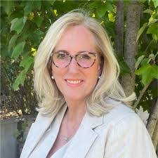 Roxie Bennett's Instagram, Twitter & Facebook