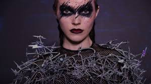 Pereka fesyen di Taiwan ini dapat inspirasi daripada wayar, bolt lama