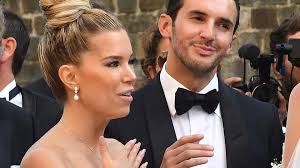 He made his 22 million dollar fortune with ajax amsterdam, real madrid, hsv hamburg, tottenham hotspur, dutch natonal football. Sylvie Meis Zeigt Sie Auf Instagram Ihren Neuen Freund Stern De