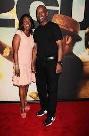 Denzel washington is sleek in a tuxedo as he arrives on the 89th annual academy awards red carpet with stunning wife pauletta. Denzel Washington And His Wife Pauletta Have A Marriage Built On Commitment