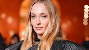 Sophie Turner is enjoying a night out with boyfriend Peregrine Pearson  during Paris Fashion Week!