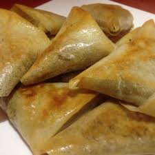 Les Samoussas A La Viande Hachee Epices Du Maroc En 2020 Recettes De Cuisine Recette Samoussa Viande Hachee
