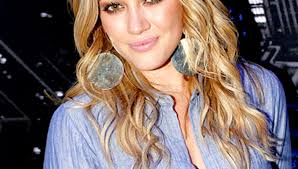 Sit tight, we're working on something new. Hilary Duff Brautkleid Dringend Gesucht Bunte De