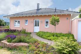 Das haus rote rose befindet sich sehr diskret im gewerbegebiet grube messel. Ferienhaus Emil Michelstadt Rudelurlaub
