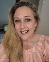 Michele Lynn's Instagram, Twitter & Facebook