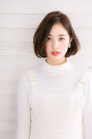 ショートでもロングでも可愛い秋冬も耳かけヘアスタイルが大人気