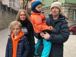 Huhtikuuta 1971 tampere) on helsinkiläinen perussuomalainen poliitikko ja blogikirjoittaja. Katso Video Halla Aho Kavi Aanestamassa Perheensa Kanssa Erityisesti Kampanjan Loppuvaihe Jaanyt Puheenjohtajan Mieleen