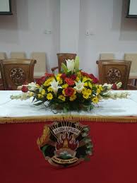 Menghiasi meja dengan bunga artifisial sangatlah bagus bila kita menyesuaikan dengan benar.seperti meja santai, kebanyakan meja santai cenderung kecil atau. Jual Bunga Bouqoet Meja Murah Pengiriman Gratis Asri Florist Semarang
