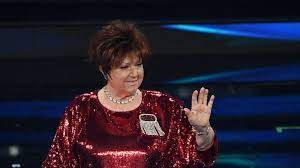 Orietta berti torna al festival di sanremo 2021, 55 anni dopo il debutto e a 29 anni dall'ultima volta con il brano quando ti sei innamorato per l'etichetta starpoint corporation e la produzione artistica del m° enzo campagnoli. Sanremo 2021 Orietta Berti Virale La Gaffe Sui Naziskin Virgilionotizie
