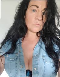 Mum Sarah used to walk into walls and flash her knickers after downing  prosecco, but going sober has changed her life