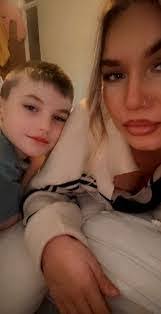 Eva Roche's Instagram, Twitter & Facebook