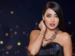 وقد شجعها والدها الفنان رياض أحمد على الغناء، وبعد وفاته تابعت والدتها تشجيعها على الاستمرار في تطوير شخصيتها الفنية. Ø¬Ø±ÙŠØ¯Ø© Ø§Ù„Ø¬Ø±ÙŠØ¯Ø© Ø§Ù„ÙƒÙˆÙŠØªÙŠØ© Ø±Ù‚Ù… Ù‚ÙŠØ§Ø³ÙŠ Ù„Ø±Ø­Ù…Ø© Ø±ÙŠØ§Ø¶ Ø¨Ù€ Ù…Ø§ÙƒÙˆ Ù…Ù†ÙŠ