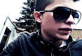 Daniel Vas's Instagram, Twitter & Facebook