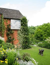 Much like roses, there's a group of hydrangeas that are climbers. The Art Of Mixing Vines Wsj