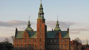 Decorated in gorgeous deep colours and. Hd Wallpaper Rosenborg Castle Copenhagen Denmark Towers Clouds Green Roofs Wallpaper Flare