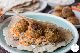 Boulettes De Legumes Vegetariennes Faciles Et Savoureuses Sab N Pepper Recette En 2020 Boulette De Legumes Savoureux Recette Facile