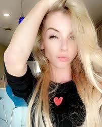 Katherine Shell's Instagram, Twitter & Facebook