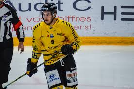 Bien connue des locaux grâce au rouen hockey elite ou la french cup, la patinoire de l'île lacroix est un lieu idéal pour patiner et s'amuser seul, entre amis ou en famille. Briancon Rouen Logique Respectee Ligue Magnus Hockeyarchives