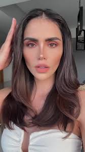 Moldeado de Cabello con Plancha: Tips y Técnicas