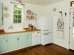 Interior designers have traditionally held the most influence over what direction kitchen trends took. 70 Kitchens With White Appliances With Photos Upgraded Home
