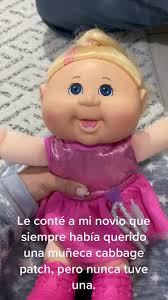 Novio Regala Muñeca