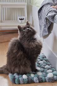 39,00 € price reduced from 55,00 € to. Diy Flauschteppich Aus Pompoms Einfach Selber Machen Smillas Wohngefuhl Diy Blog