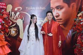 Tuấn Hưng thách làm liveshow để ủng hộ đồng bào lũ lụt và lời hồi đáp ứng  trước 3 tỷ của thợ hát Duy Mạnh