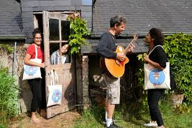 Je ne l'écoute pas souvent car je ne veux pas m'en lasser, mais chaque écoute est pour moi un moment. Une P Tite Chanson Parce Que Le Fromage C Est La Vie